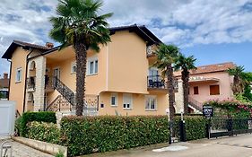 Apartments Kivi
